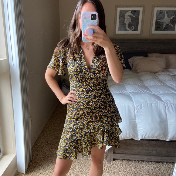 Topshop Dresses & Skirts - NWT TOPSHOP floral drop hem mini dress